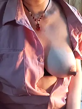 Snapshot of Myna_999 chatting on February 2026 01:57:01 AM Myna 999 online show from February 2026 01:57:01 AM