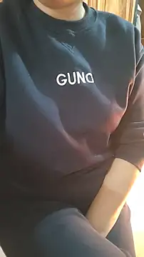 Snapshot of Myna_999 chatting on February 2026 01:44:02 PM Myna 999 online show from February 2026 01:44:02 PM