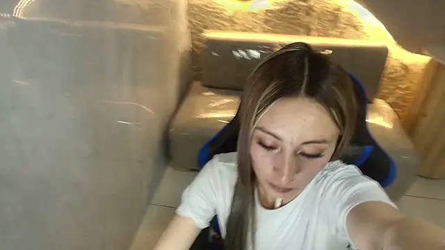 Snapshot of katalina_r_ chatting on February 2026 02:56:01 AM katalina r online show from February 2026 02:56:01 AM