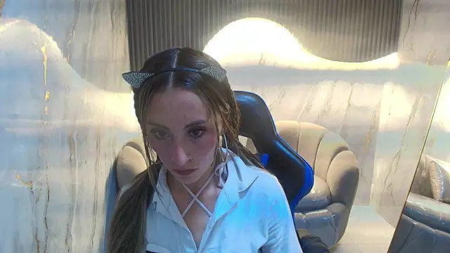 Snapshot of katalina_r_ chatting on February 2026 03:03:01 AM katalina r online show from February 2026 03:03:01 AM