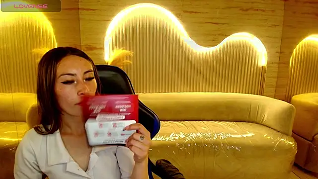 katalina r  online show from May 2026 08:02:01 PM