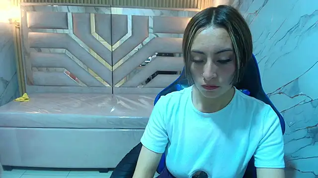 katalina r  online show from March 2026 08:16:02 PM