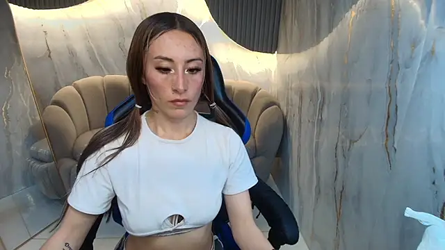 katalina r  online show from April 2026 08:15:02 PM