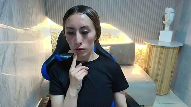 Snapshot of katalina_r_ chatting on February 2026 03:25:01 AM katalina r online show from February 2026 03:25:01 AM