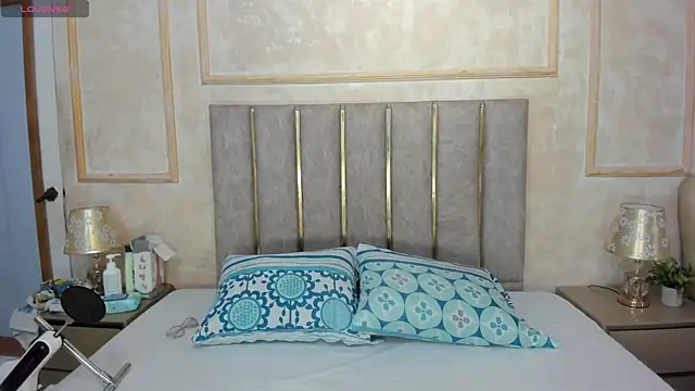 Miaaffox online show from January 2026 07:39:01 PM