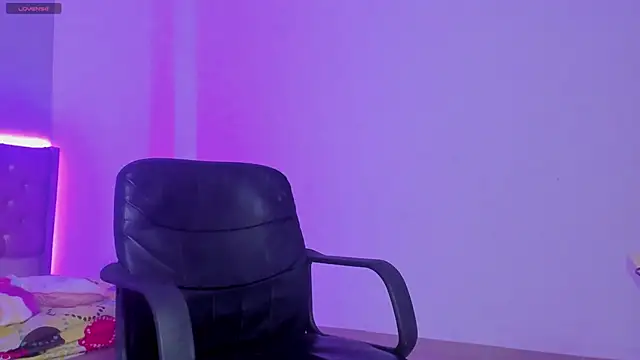 kitty violet11 online show from April 2026 12:58:01 AM