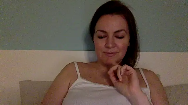 Ivoryne online show from April 2026 09:40:02 PM