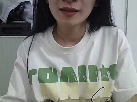 Snapshot of berry_alma06 chatting on June 2026 03:29:02 PM berry alma06 online show from June 2026 03:29:02 PM
