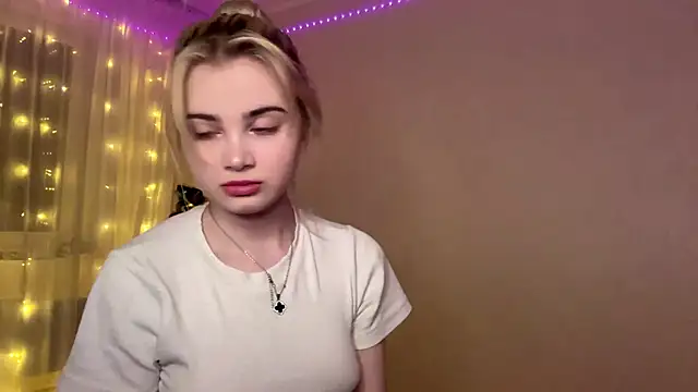 KariJarecke online show from January 2026 01:04:02 PM