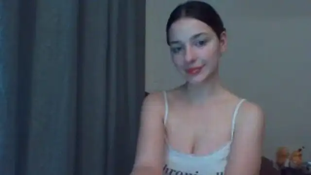 Snapshot of EvelineMagnetic chatting on June 2026 08:17:02 PM EvelineMagnetic online show from June 2026 08:17:02 PM