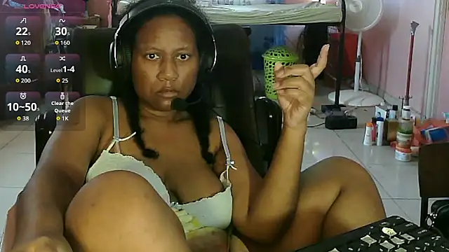 Snapshot of Eirondra_valeen chatting on May 2026 01:21:02 PM Eirondra valeen online show from May 2026 01:21:02 PM