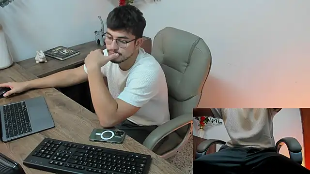 Snapshot of Jay_Grip chatting on February 2026 06:40:02 PM Jay Grip online show from February 2026 06:40:02 PM