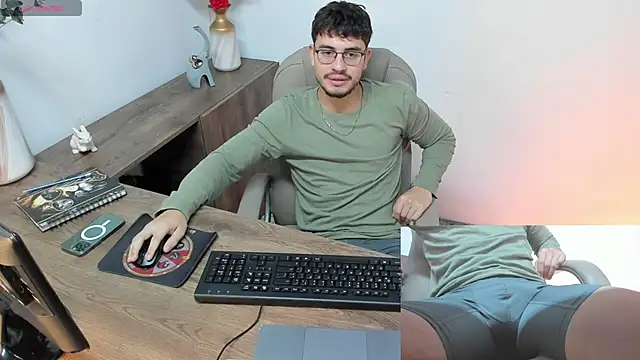 Snapshot of Jay_Grip chatting on February 2026 01:44:01 PM Jay Grip online show from February 2026 01:44:01 PM