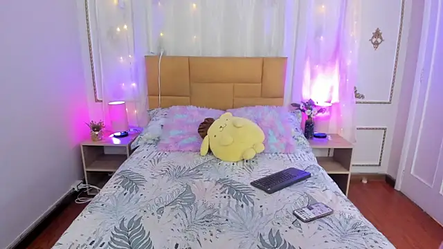 Jenifer James online show from February 2026 07:34:02 PM