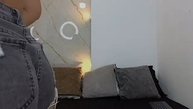 Laura Miller1 online show from February 2026 03:44:02 PM