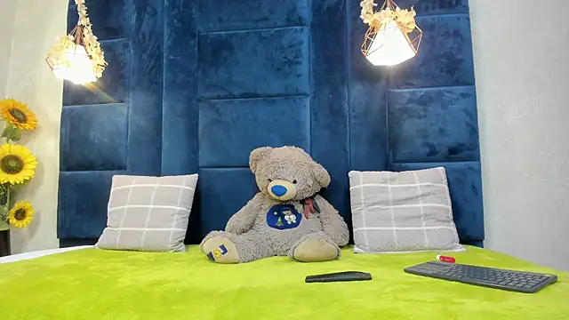 Laura Miller1 online show from April 2026 08:58:02 PM