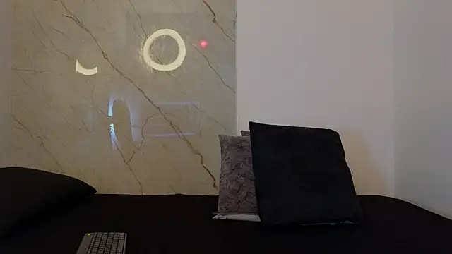 Laura Miller1 online show from February 2026 08:31:02 PM