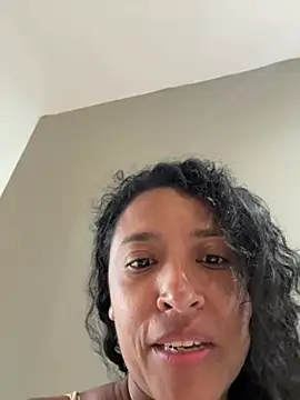 Laura Miller1 online show from April 2026 10:49:02 PM