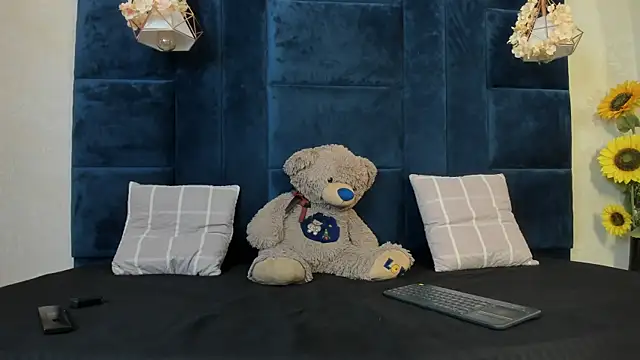 Laura Miller1 online show from March 2026 08:24:02 PM