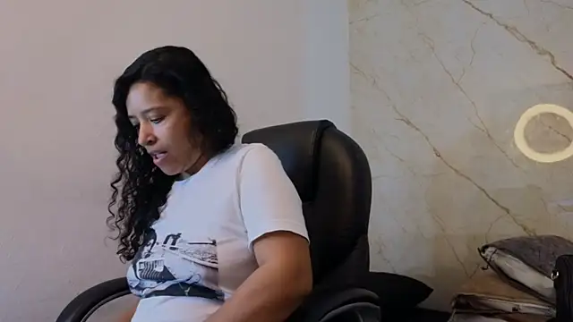 Laura Miller1 online show from February 2026 08:16:01 PM