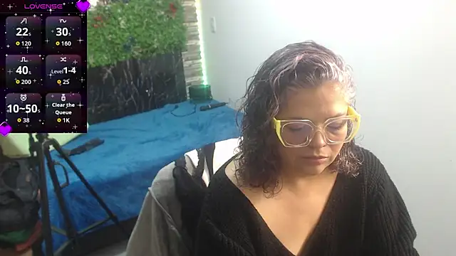 mia pazzi online show from January 2026 03:54:01 AM