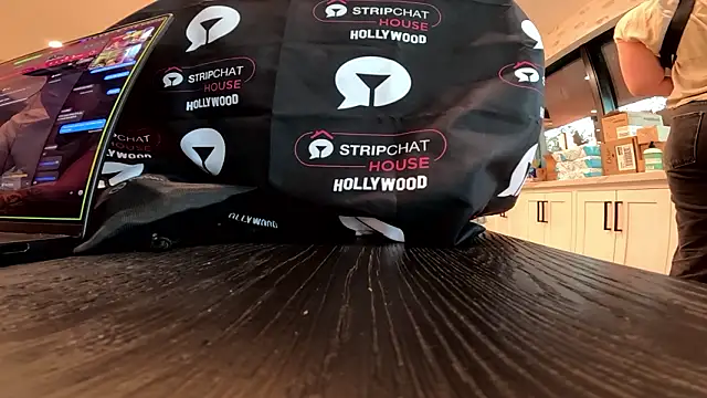 Snapshot of hollyrandall chatting on February 2026 01:17:02 AM hollyrandall online show from February 2026 01:17:02 AM