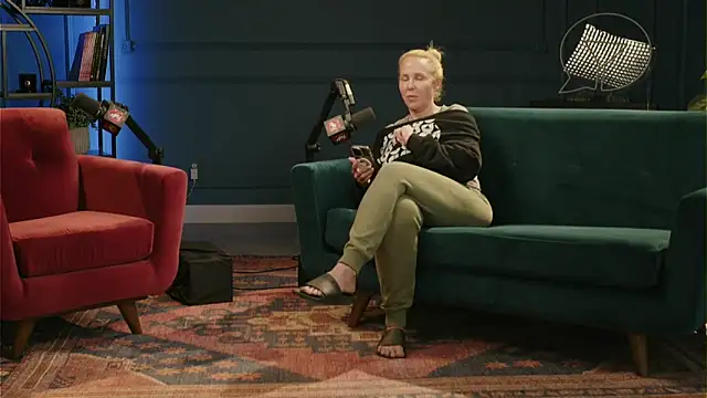 hollyrandall online show from April 2026 06:52:01 PM