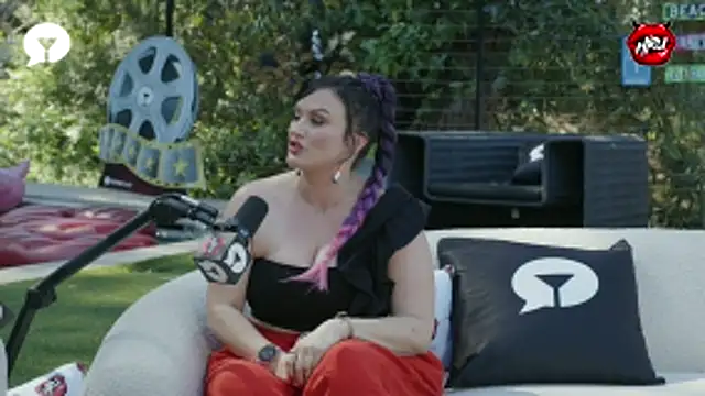 Snapshot of hollyrandall chatting on February 2026 07:57:02 PM hollyrandall online show from February 2026 07:57:02 PM