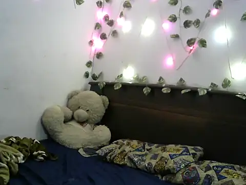 Snapshot of AngelAnaya018 chatting on February 2026 03:35:02 PM AngelAnaya018 online show from February 2026 03:35:02 PM