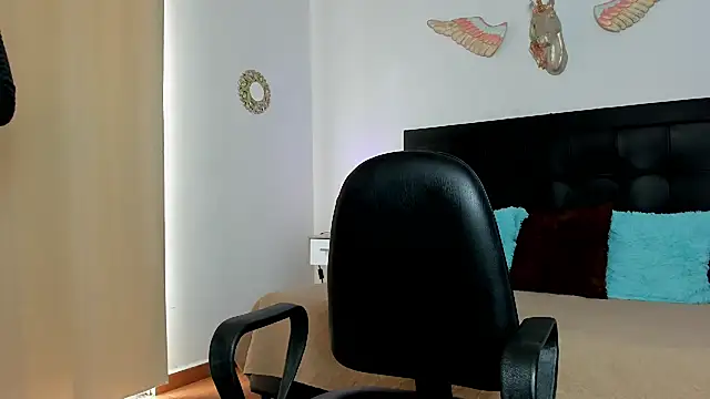 Natalye 23 online show from April 2026 06:19:02 PM