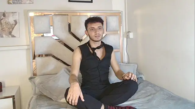 Curlystartt online show from January 2026 01:15:01 PM