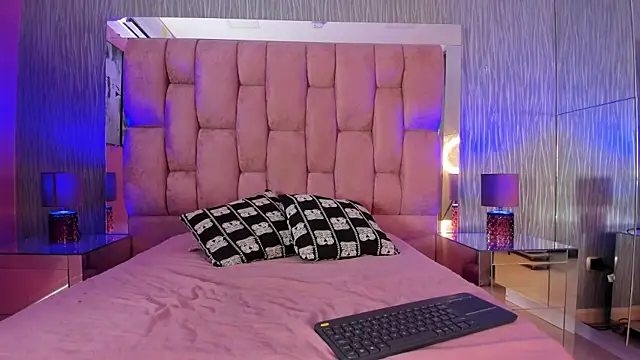 Giselle Louise online show from January 2026 04:05:02 AM