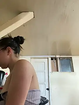 Snapshot of Shayla--broos chatting on February 2026 08:21:01 PM Shayla--broos online show from February 2026 08:21:01 PM