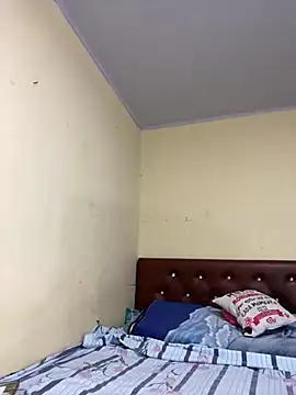 Snapshot of Shayla--broos chatting on February 2026 03:19:02 PM Shayla--broos online show from February 2026 03:19:02 PM