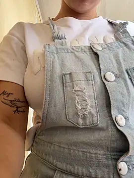 Snapshot of Shayla--broos chatting on February 2026 07:45:01 PM Shayla--broos online show from February 2026 07:45:01 PM