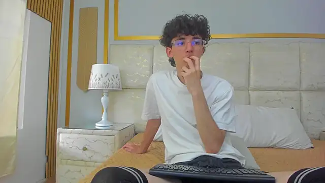 Syriussz online show from March 2026 07:42:01 PM