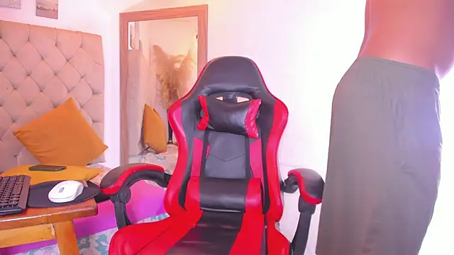 Snapshot of noah_sthone chatting on June 2026 10:08:02 PM noah sthone online show from June 2026 10:08:02 PM