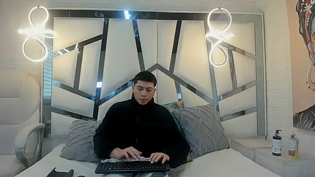 ScarlettAndLucas online show from March 2026 12:23:01 PM