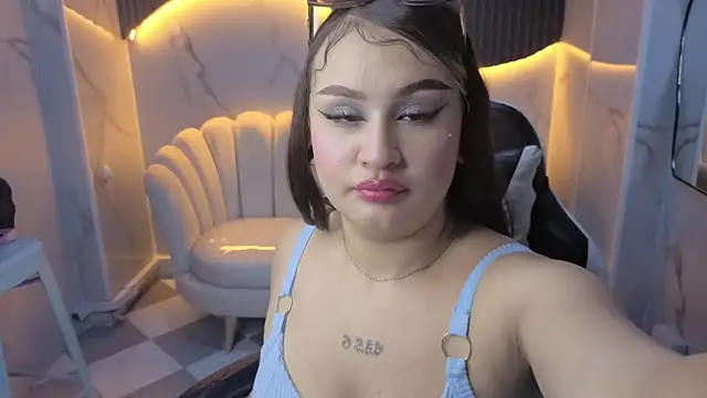 Clhoe b online show from January 2026 08:34:01 PM