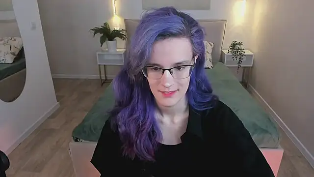 Snapshot of AuraLaunni chatting on June 2026 07:36:02 AM AuraLaunni online show from June 2026 07:36:02 AM
