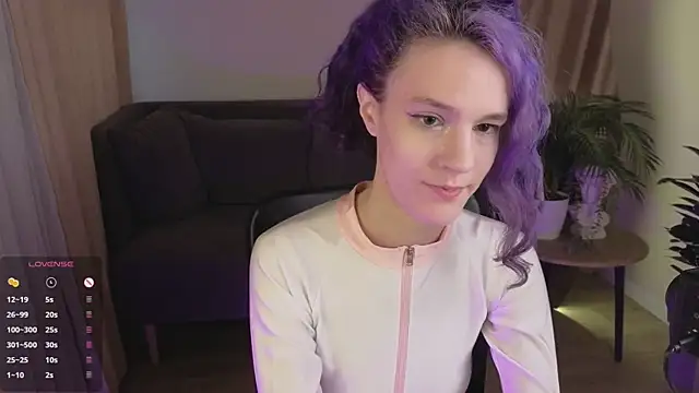 AuraLaunni online show from April 2026 06:49:02 AM