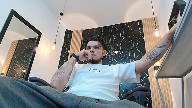 Enzo Turner online show from January 2026 03:21:01 AM