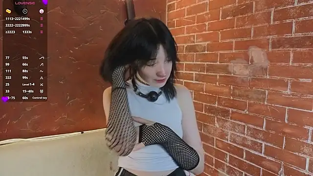 LisaBunnyy online show from February 2026 07:15:02 PM