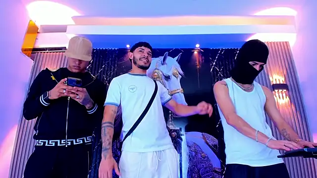 The Gods In Diamonds online show from February 2026 08:09:02 PM