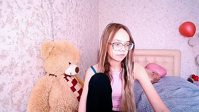 LolliStrawberry online show from March 2026 02:18:01 AM