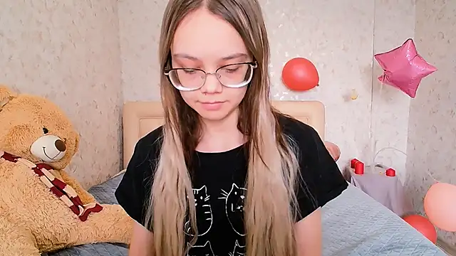 LolliStrawberry online show from March 2026 02:17:02 AM