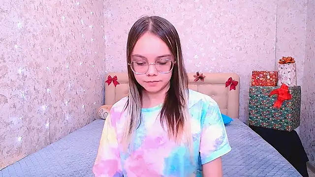 Snapshot of LolliStrawberry chatting on January 2026 02:51:01 AM LolliStrawberry online show from January 2026 02:51:01 AM