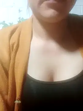 Snapshot of jjennyyy chatting on May 2026 01:05:02 PM jjennyyy online show from May 2026 01:05:02 PM