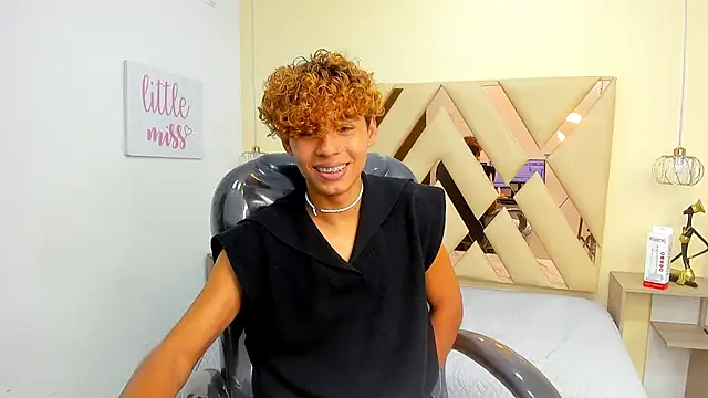 Snapshot of Anyelo_Twink chatting on January 2026 07:12:01 PM Anyelo Twink online show from January 2026 07:12:01 PM