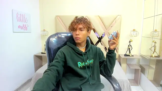 Anyelo Twink online show from February 2026 01:10:01 PM